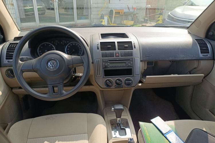 Used Volkswagen Polo 2011 Jingqu 1.4L Automatic Shishang Edition Center Console