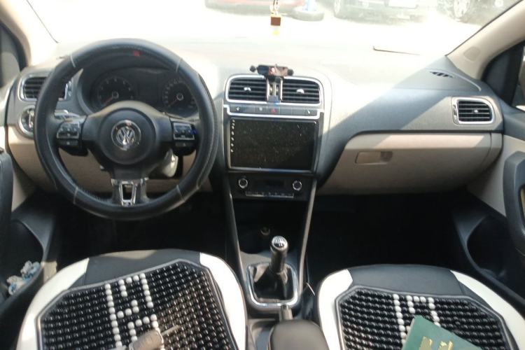 Used Volkswagen Polo 2011 1.4L Manual ZhiShang Edition Center Console