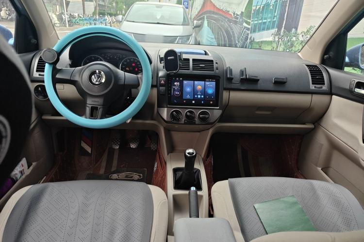 Used Volkswagen Polo 2011 Jingqu 1.4L Manual Shishang Edition Center Console