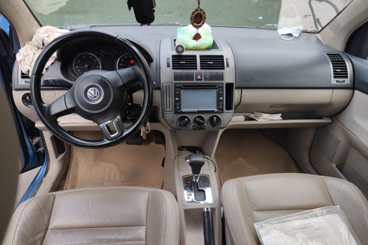 Used Volkswagen Polo 2011 Jingqu 1.6L Automatic Siku Edition Center Console