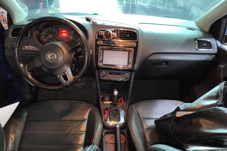 Used Volkswagen Polo 2011 1.4L Automatic ZhiCool Edition Center Console