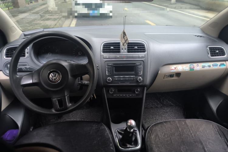 Used Volkswagen Polo 2011 1.4L Manual ZhiShang Edition Center Console