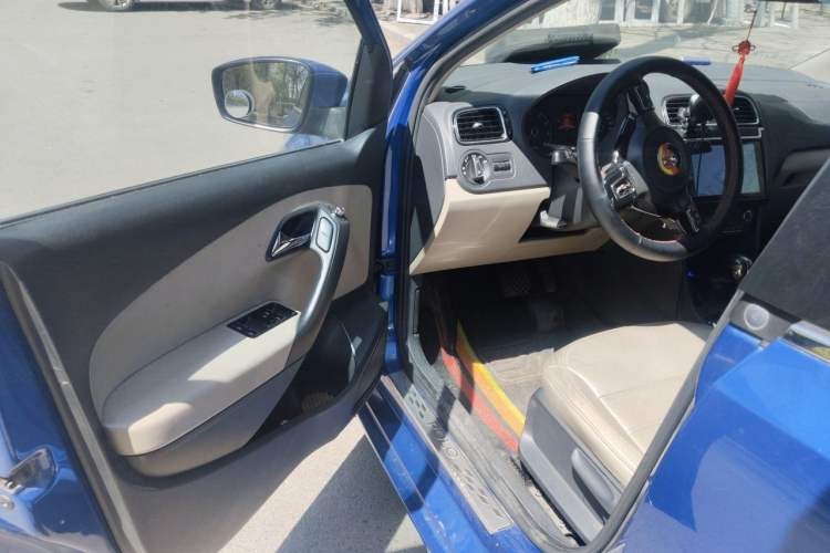 Used Volkswagen Polo 2011 1.4L Automatic ZhiCool Edition Driver Seat