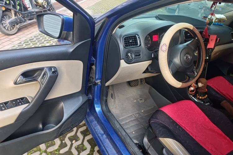 Used Volkswagen Polo 2011 1.6L Automatic ZhiKu Edition Driver Seat