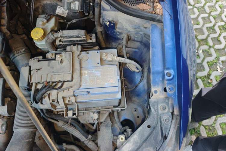 Used Volkswagen Polo 2011 1.6L Automatic ZhiKu Edition Engine Bay Left