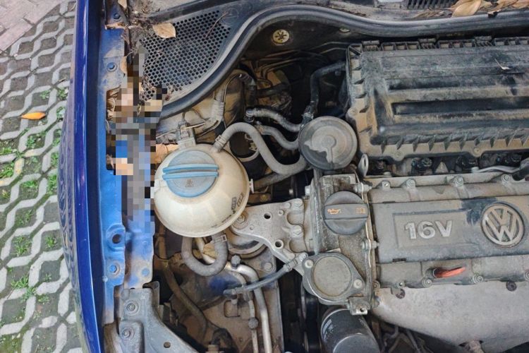 Used Volkswagen Polo 2011 1.6L Automatic ZhiKu Edition Engine Bay Right