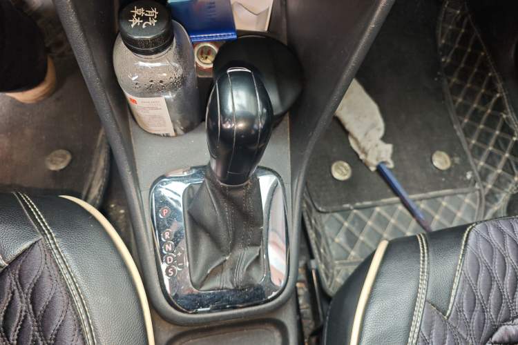 Used Volkswagen Polo 2011 1.6L Automatic ZhiShang Version Gear Lever