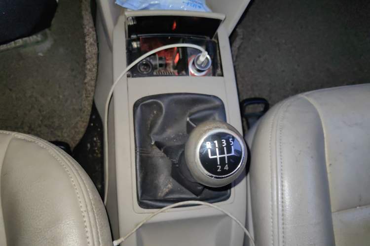 Used Volkswagen Polo 2011 Jingqu 1.6L Manual - Real Cool Edition Gear Lever