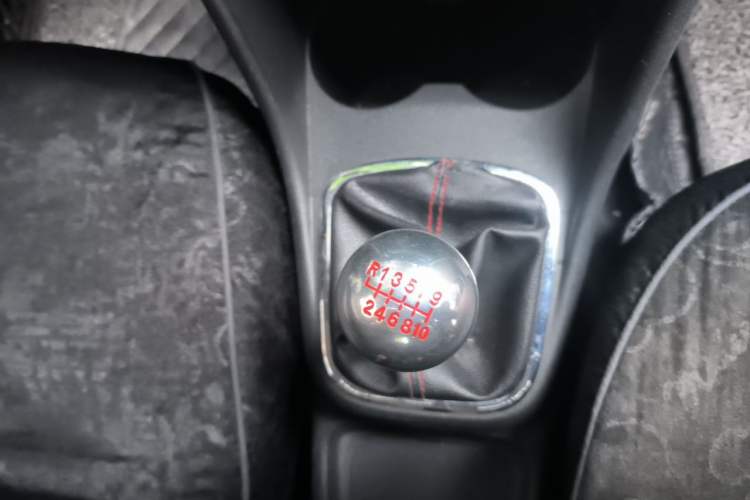 Used Volkswagen Polo 2011 1.4L Manual ZhiShang Edition Gear Lever