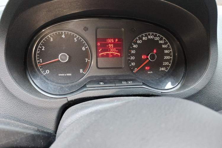 Used Volkswagen Polo 2011 1.6L Automatic ZhiShang Version Instrument Cluster