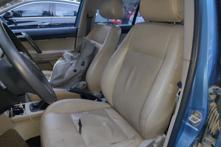 Used Volkswagen Polo 2011 Jingqu 1.6L Manual - Real Cool Edition Left Front Seat