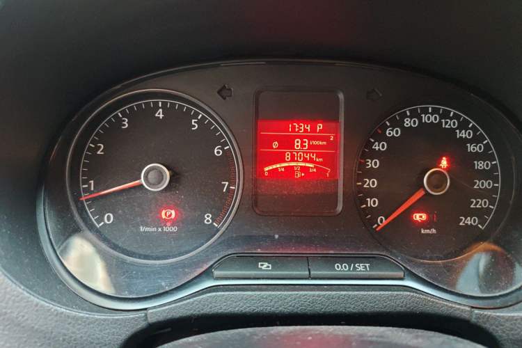 Used Volkswagen Polo 2011 1.6L Automatic ZhiKu Edition Odometer Close Up