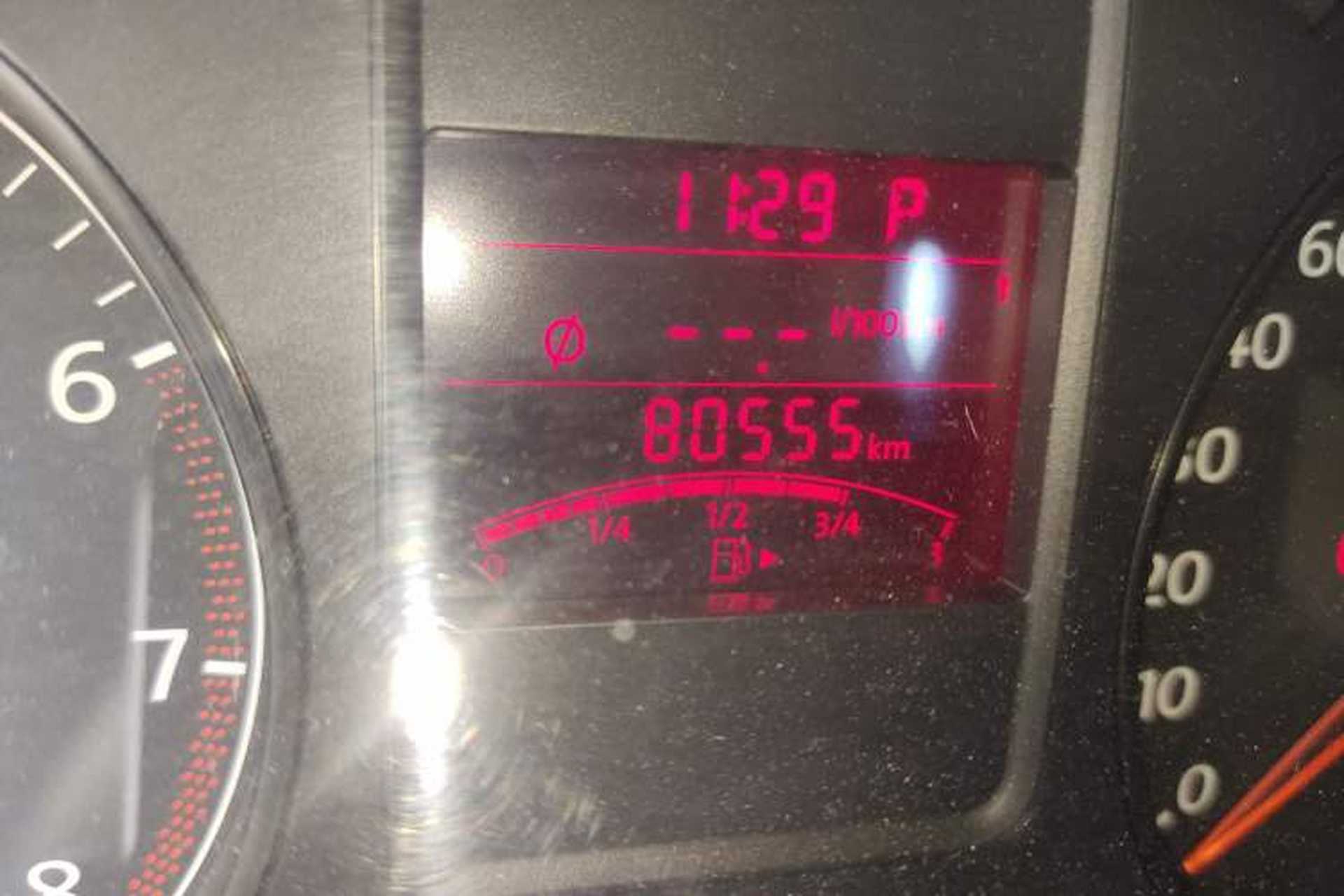 Used Volkswagen Polo 2011 1.4L Automatic ZhiShang Version Odometer Close Up