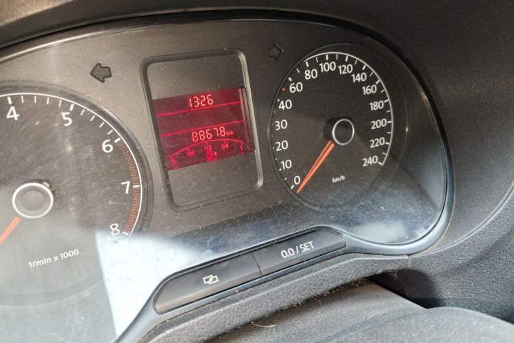 Used Volkswagen Polo 2011 1.6L Automatic ZhiShang Version Odometer Close Up