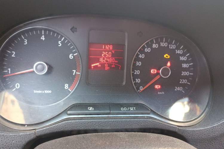 Used Volkswagen Polo 2011 1.4L Manual ZhiLe Edition Odometer Close Up