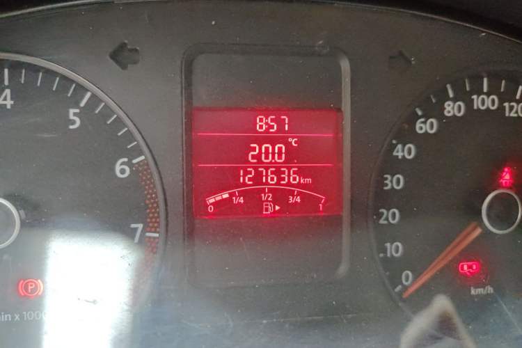 Used Volkswagen Polo 2011 1.4L Manual ZhiLe Edition Odometer Close Up