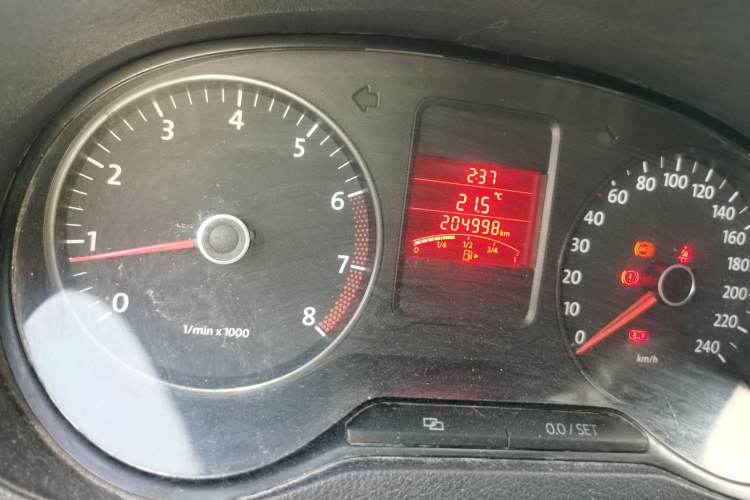 Used Volkswagen Polo 2011 1.4L Manual ZhiLe Edition Odometer Close Up