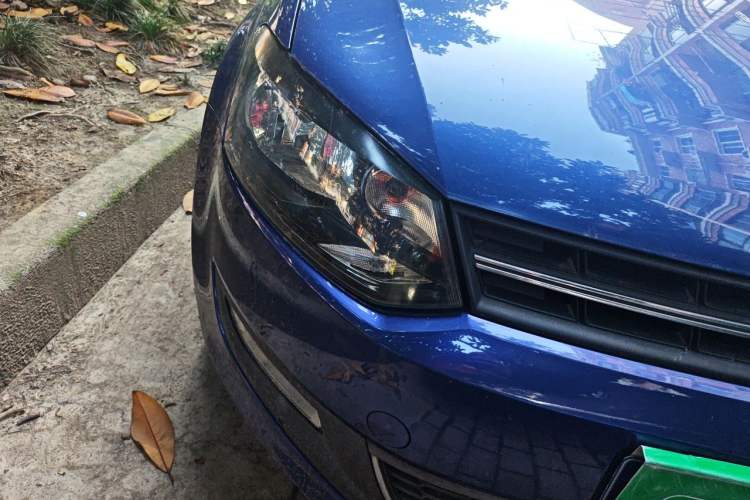 Used Volkswagen Polo 2011 1.6L Automatic ZhiKu Edition Right Front Headlight