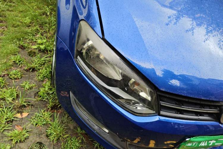 Used Volkswagen Polo 2011 1.6L Automatic ZhiShang Version Right Front Headlight