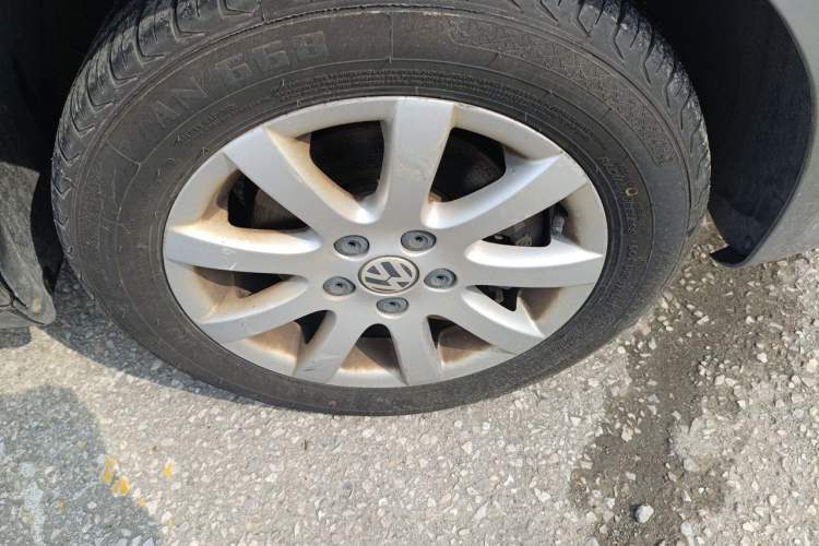 Used Volkswagen Polo 2011 Jingqu 1.4L Automatic Shishang Edition Right Front Wheel Hub