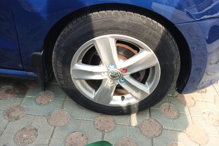 Used Volkswagen Polo 2011 1.4L Manual ZhiShang Edition Right Front Wheel Hub
