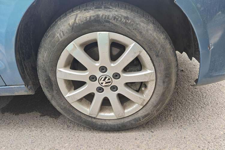 Used Volkswagen Polo 2011 Jingqu 1.4L Manual Shishang Edition Right Front Wheel Hub