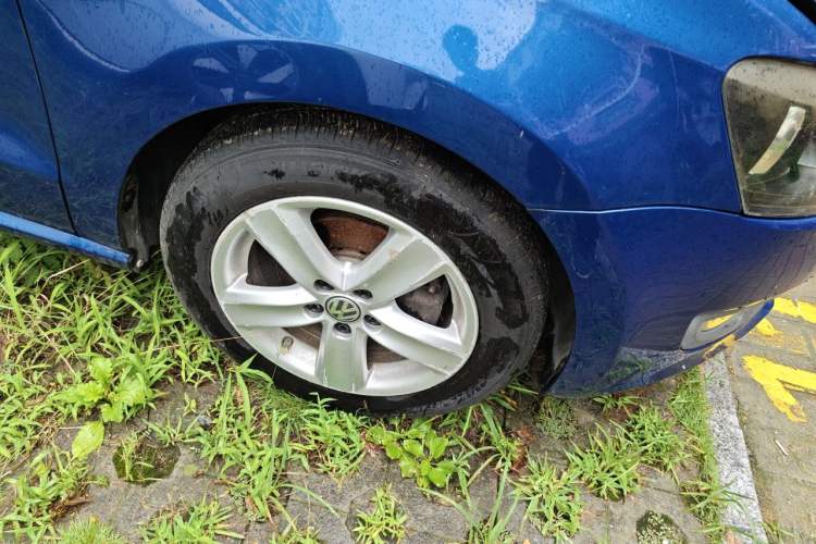 Used Volkswagen Polo 2011 1.6L Automatic ZhiShang Version Right Front Wheel Hub