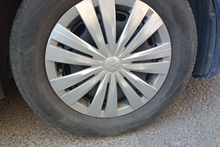 Used Volkswagen Polo 2011 1.4L Manual ZhiLe Edition Right Front Wheel Hub