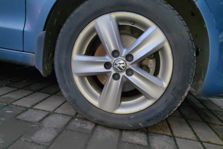 Used Volkswagen Polo 2011 Jingqu 1.6L Manual - Real Cool Edition Right Front Wheel Hub