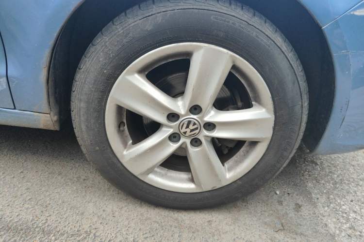 Used Volkswagen Polo 2011 Jingqu 1.6L Automatic Siku Edition Right Front Wheel Hub
