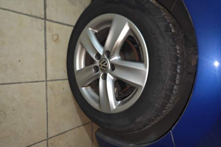 Used Volkswagen Polo 2011 1.6L Automatic ZhiShang Version Right Front Wheel Hub