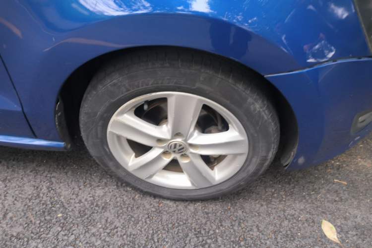 Used Volkswagen Polo 2011 1.4L Manual ZhiShang Edition Right Front Wheel Hub