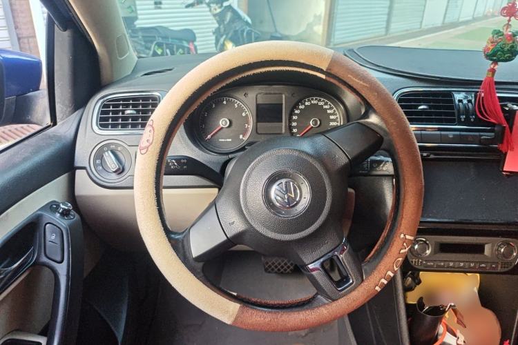 Used Volkswagen Polo 2011 1.6L Automatic ZhiKu Edition Steering Wheel