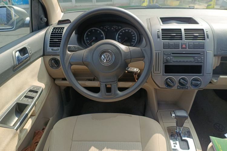 Used Volkswagen Polo 2011 Jingqu 1.4L Automatic Shishang Edition Steering Wheel