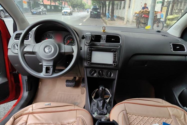 Used Volkswagen Polo 2011 1.6L Automatic ZhiShang Version Center Console