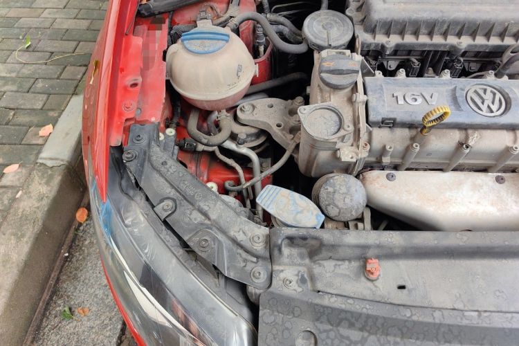 Used Volkswagen Polo 2011 1.6L Automatic ZhiShang Version Engine Bay Right
