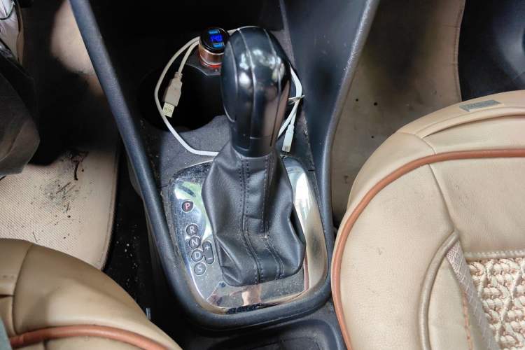 Used Volkswagen Polo 2011 1.6L Automatic ZhiShang Version Gear Lever