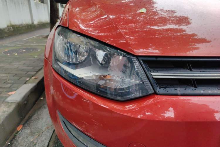 Used Volkswagen Polo 2011 1.6L Automatic ZhiShang Version Right Front Headlight
