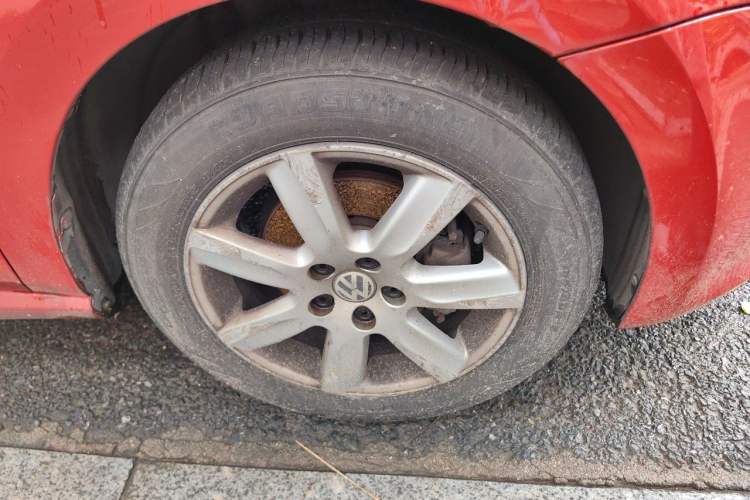 Used Volkswagen Polo 2011 1.6L Automatic ZhiShang Version Right Front Wheel Hub