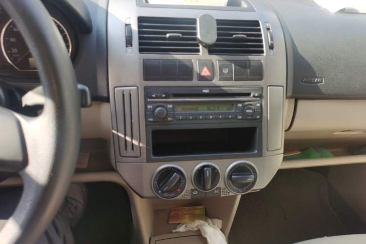Used Volkswagen Polo 2011 Jingqu 1.4L Manual Shishang Edition Audio And AC Panel