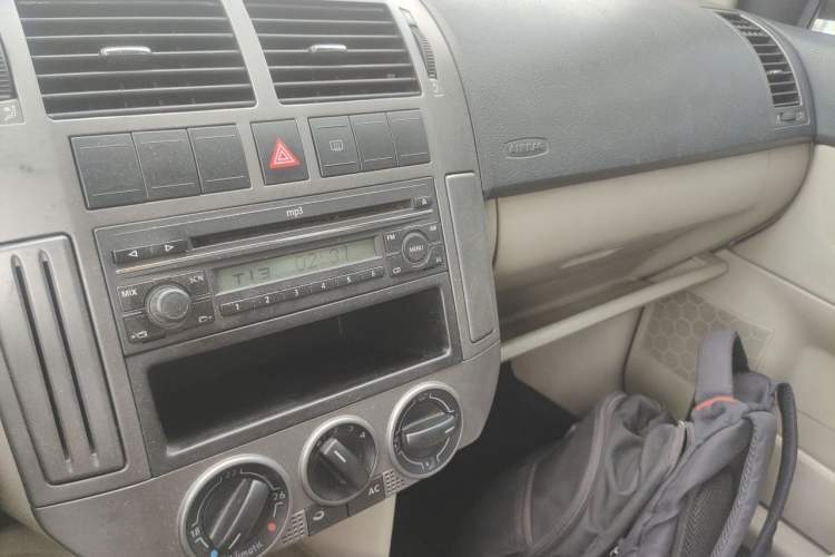 Used Volkswagen Polo 2011 Jingqu 1.6L Manual - Real Cool Edition Audio And AC Panel