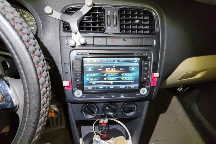 Used Volkswagen Polo 2011 1.4L Manual ZhiShang Edition Audio And AC Panel