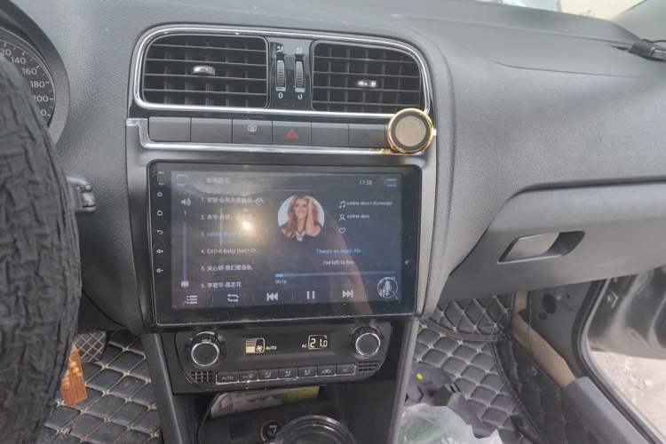 Used Volkswagen Polo 2011 1.6L Automatic ZhiKu Edition Audio And AC Panel
