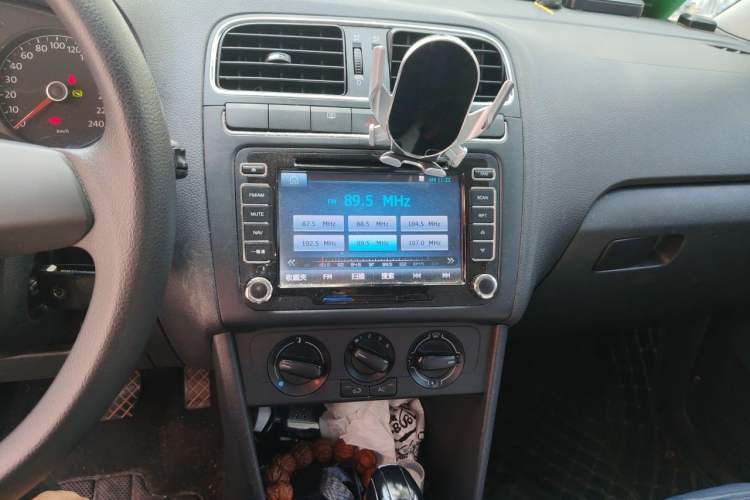 Used Volkswagen Polo 2011 1.4L Automatic ZhiShang Version Audio And AC Panel