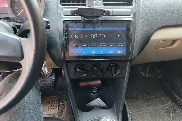 Used Volkswagen Polo 2011 1.6L Manual ZhiShang Edition Audio And AC Panel