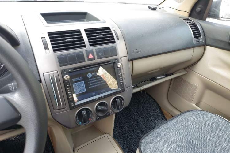 Used Volkswagen Polo 2011 Jingqu 1.4L Manual Shishang Edition Audio And AC Panel