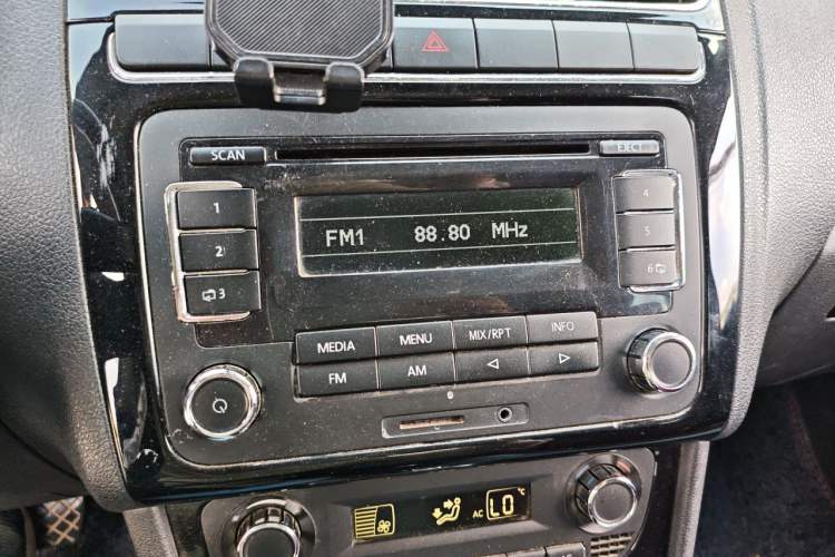 Used Volkswagen Polo 2011 1.4L Automatic ZhiCool Edition Audio And AC Panel