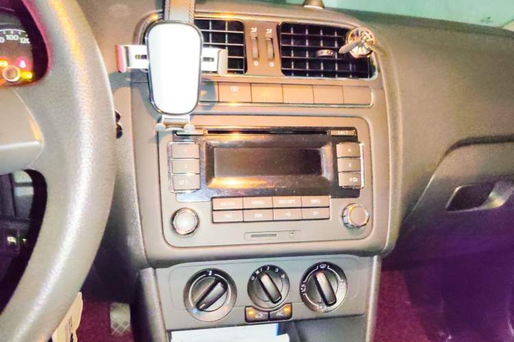 Used Volkswagen Polo 2011 1.4L Automatic ZhiShang Version Audio And AC Panel
