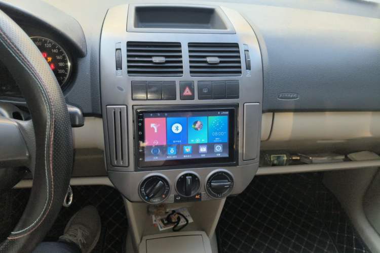 Used Volkswagen Polo 2011 Jingqu 1.6L Manual - Real Cool Edition Audio And AC Panel