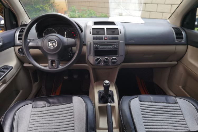 Used Volkswagen Polo 2011 Jingqu 1.4L Manual Shishang Edition Center Console